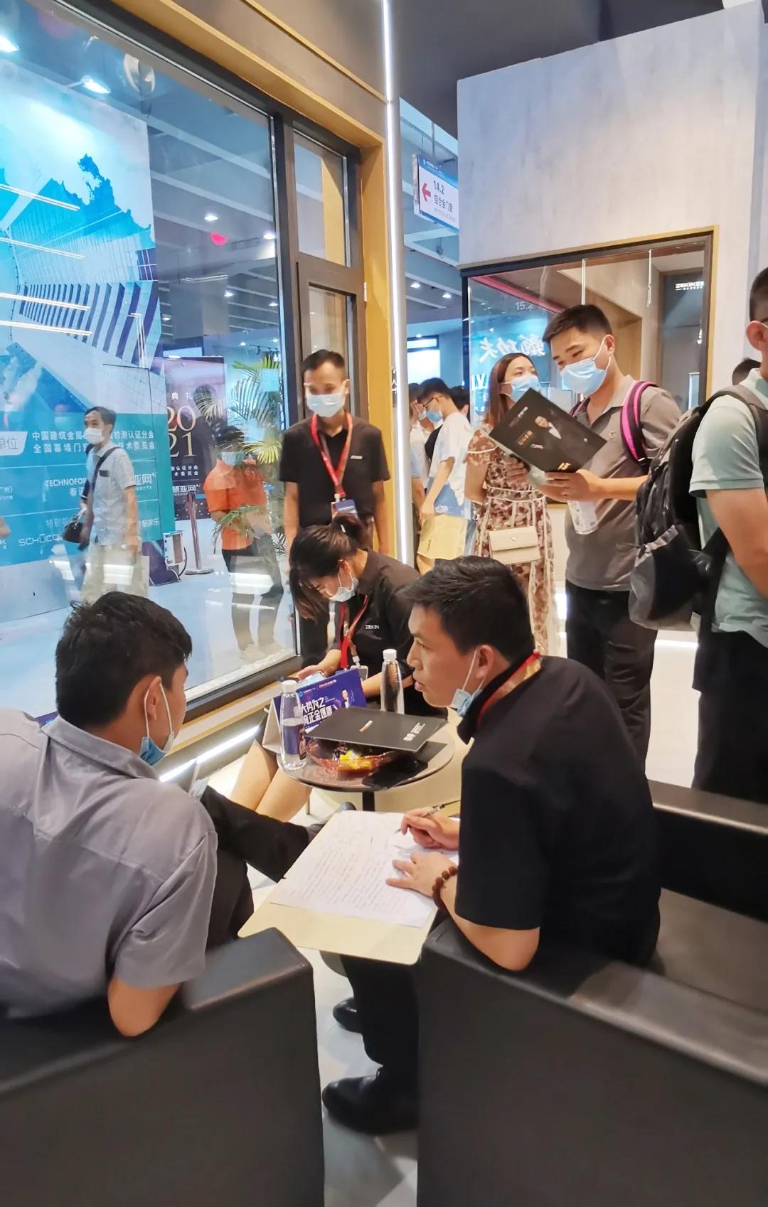 展会直击 | 建博会火爆开幕，正金门窗携手**功夫巨星甄子丹焕新呈现！
